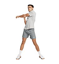 Nike Dri-FIT Challenger 7&quot; - kurze Laufhose - Herren, Light Grey